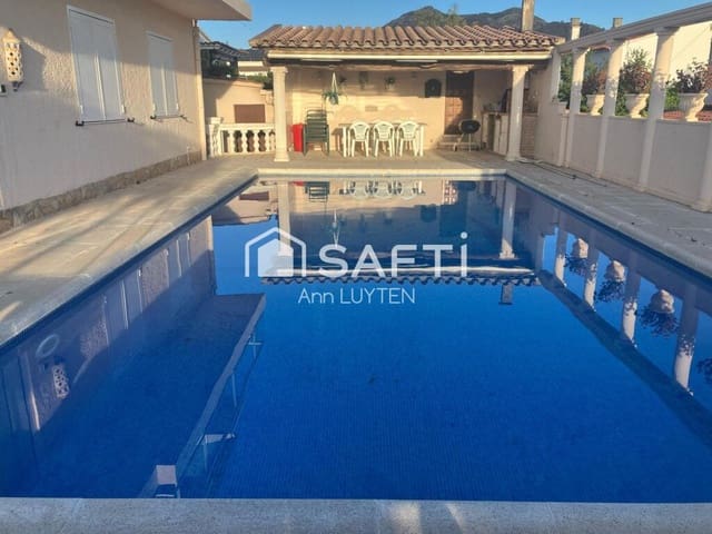 7 sypialnia Willa na sprzedaż w Roses z basenem garażem - 649 000 € (Ref: 9174067)