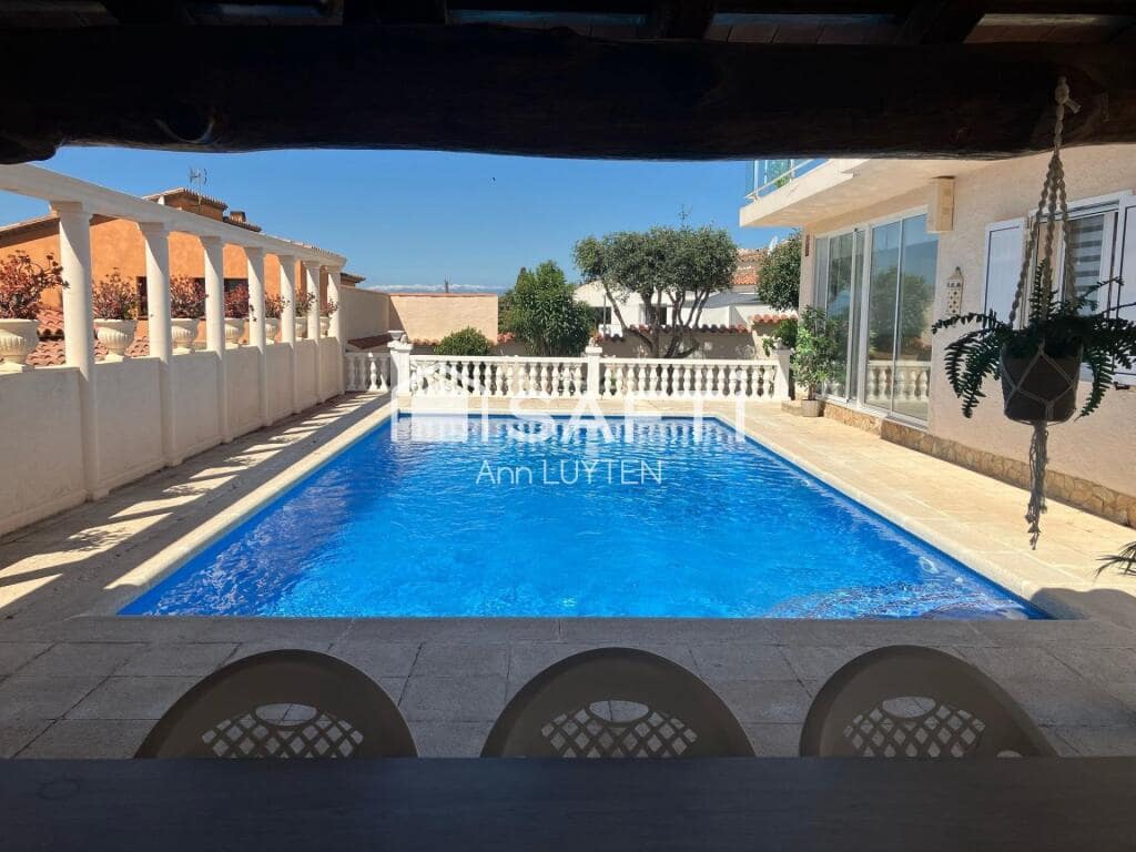 Chalet de 7 habitaciones en Roses en venta con piscina garaje - 649.000 € (Ref: 9174067)