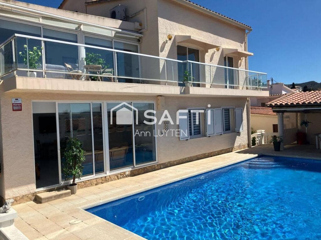 Chalet de 7 habitaciones en Roses en venta con piscina garaje - 649.000 € (Ref: 9174067)