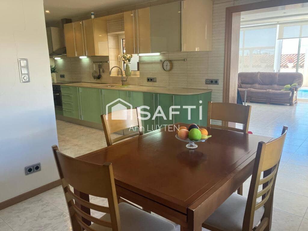 Chalet de 7 habitaciones en Roses en venta con piscina garaje - 649.000 € (Ref: 9174067)