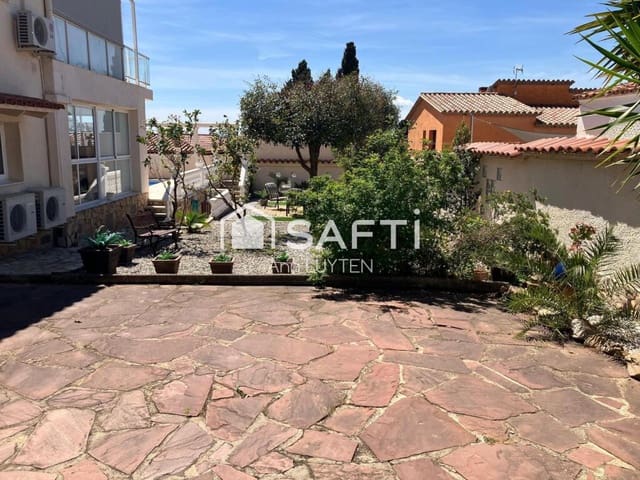 7 sypialnia Willa na sprzedaż w Roses z basenem garażem - 649 000 € (Ref: 9174067)