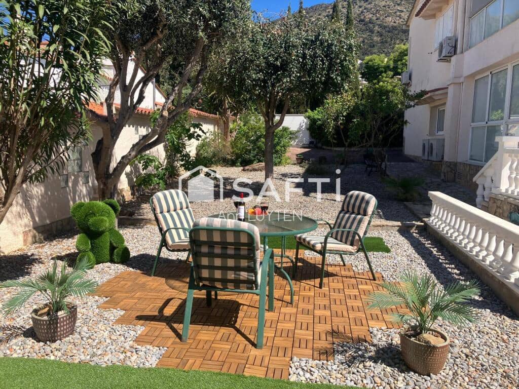 Chalet de 7 habitaciones en Roses en venta con piscina garaje - 649.000 € (Ref: 9174067)