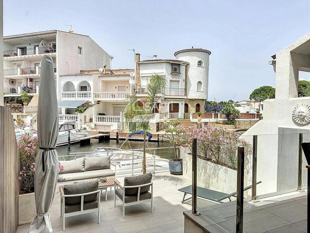 3 soveværelse Villa til salg i Empuriabrava - € 549.000 (Ref: 9174075)