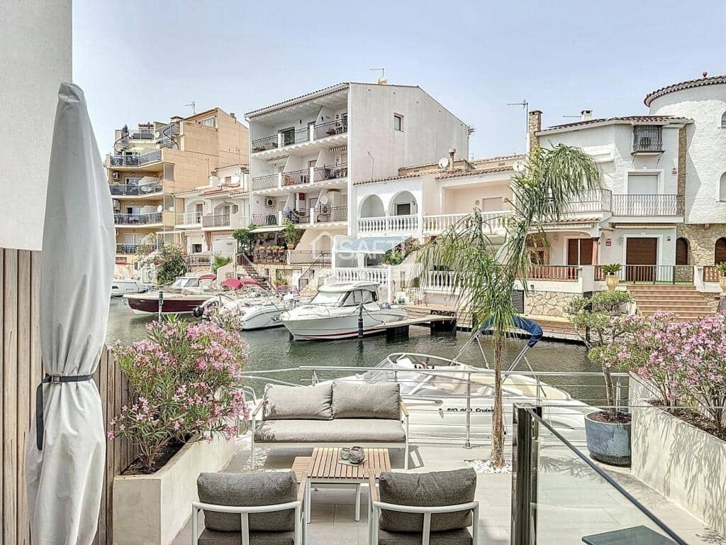 3 soveværelse Villa til salg i Empuriabrava - € 549.000 (Ref: 9174075)