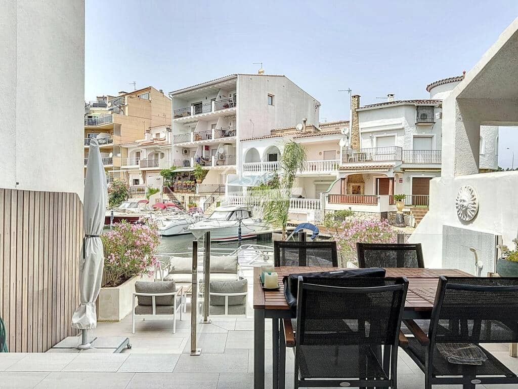 3 soveværelse Villa til salg i Empuriabrava - € 549.000 (Ref: 9174075)