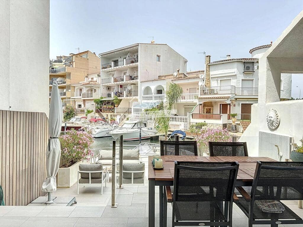 3 soveværelse Villa til salg i Empuriabrava - € 549.000 (Ref: 9174075)