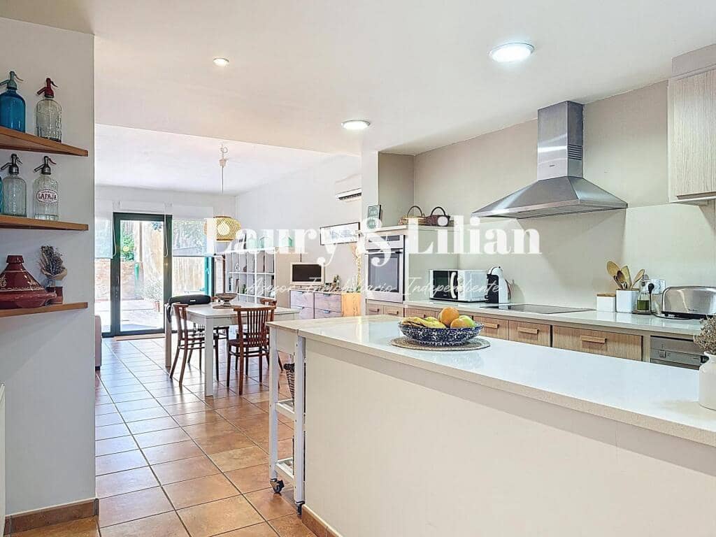 3 bedroom Villa for sale in Vilamaniscle with garage - € 350,000 (Ref: 9174083)