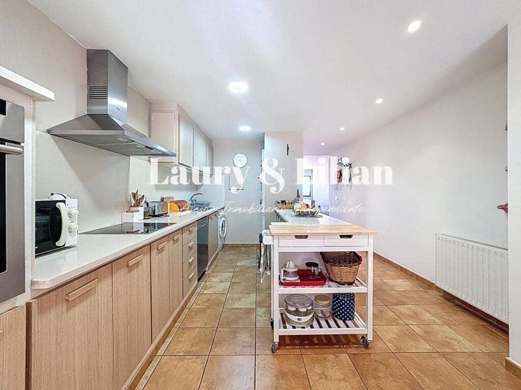 3 bedroom Villa for sale in Vilamaniscle with garage - € 350,000 (Ref: 9174083)