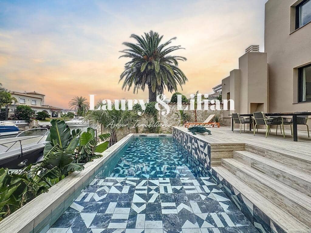 4 sypialnia Willa na sprzedaż w Empuriabrava z basenem - 1 450 000 € (Ref: 9174085)