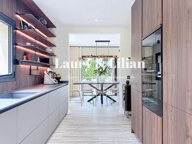 4 sypialnia Willa na sprzedaż w Empuriabrava, Castelló d'Empúries z basenem - 1 450 000 € (Ref: 9174085)