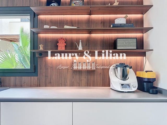 4 sypialnia Willa na sprzedaż w Empuriabrava, Castelló d'Empúries z basenem - 1 450 000 € (Ref: 9174085)