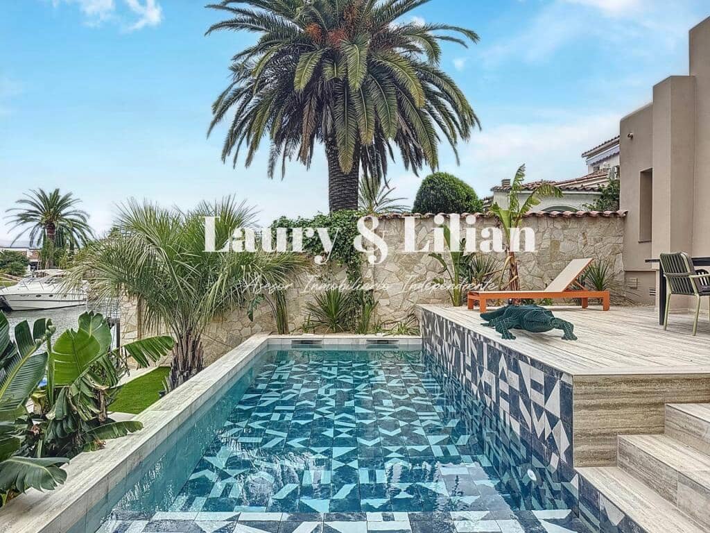 4 sypialnia Willa na sprzedaż w Empuriabrava z basenem - 1 450 000 € (Ref: 9174085)