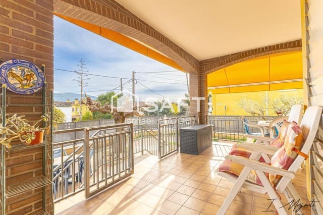 Chalet de 4 habitaciones en Sant Julià de Ramis en venta con garaje - 469.000 € (Ref: 9174089)