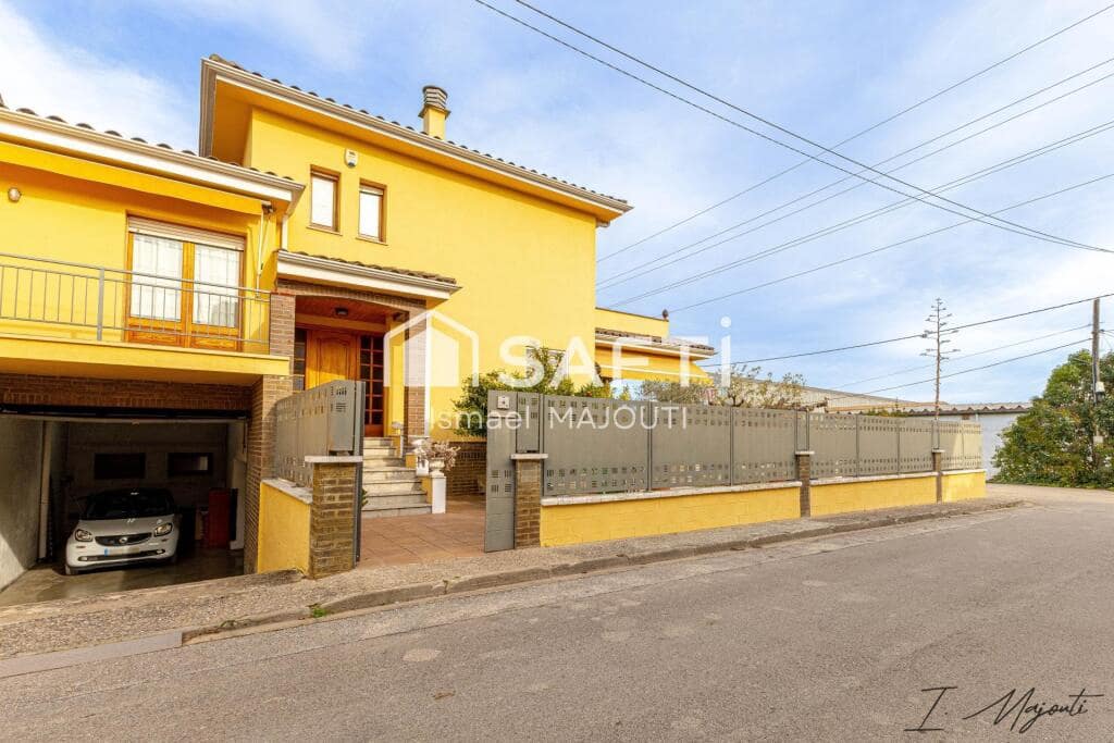4 soverom Villa til salgs i Sant Julia de Ramis med garasje - € 469 000 (Ref: 9174089)
