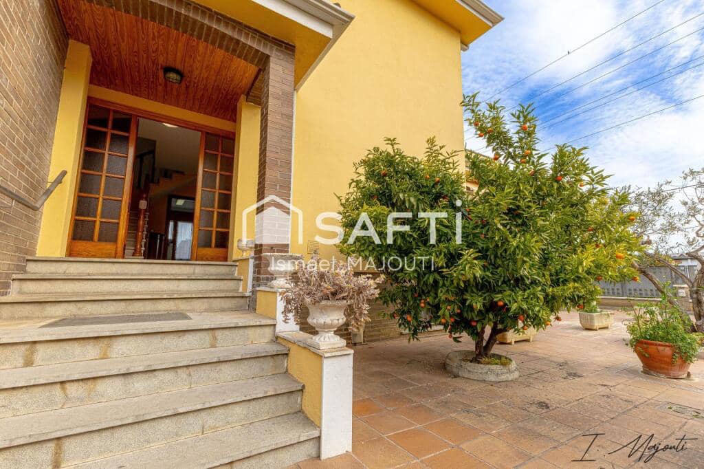 4 soverom Villa til salgs i Sant Julia de Ramis med garasje - € 469 000 (Ref: 9174089)