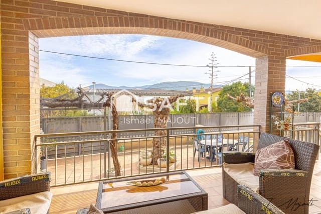 Chalet de 4 habitaciones en Sant Julià de Ramis en venta con garaje - 469.000 € (Ref: 9174089)