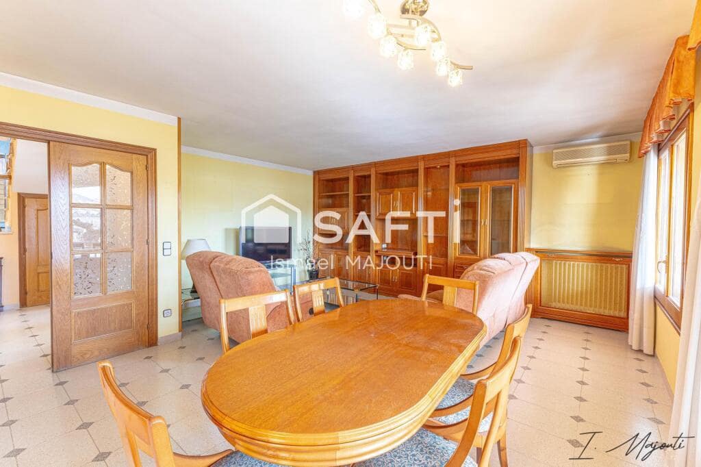 4 soverom Villa til salgs i Sant Julia de Ramis med garasje - € 469 000 (Ref: 9174089)