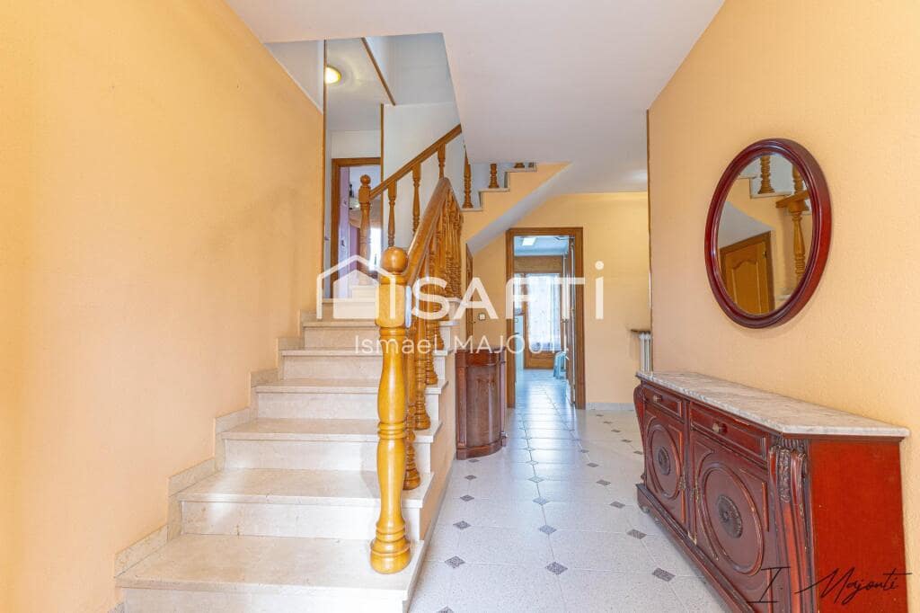 4 soverom Villa til salgs i Sant Julia de Ramis med garasje - € 469 000 (Ref: 9174089)