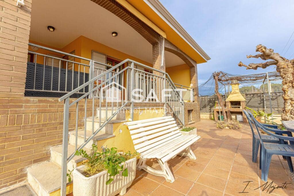 4 soverom Villa til salgs i Sant Julia de Ramis med garasje - € 469 000 (Ref: 9174089)