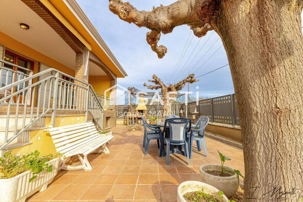 4 soverom Villa til salgs i Sant Julia de Ramis med garasje - € 469 000 (Ref: 9174089)