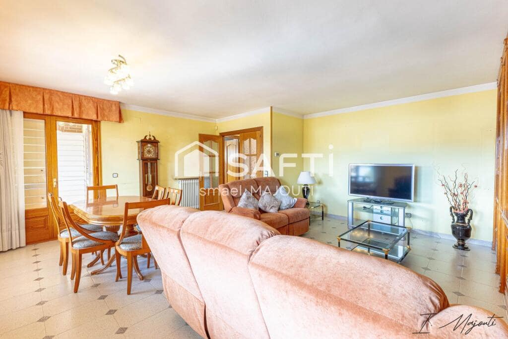 4 soverom Villa til salgs i Sant Julia de Ramis med garasje - € 469 000 (Ref: 9174089)