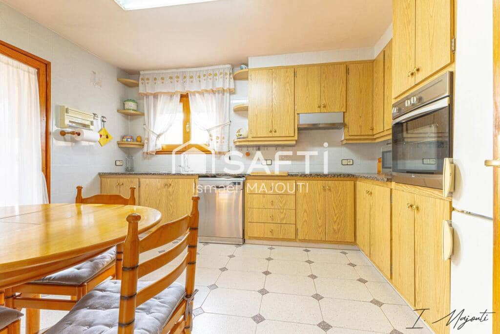 4 soverom Villa til salgs i Sant Julia de Ramis med garasje - € 469 000 (Ref: 9174089)