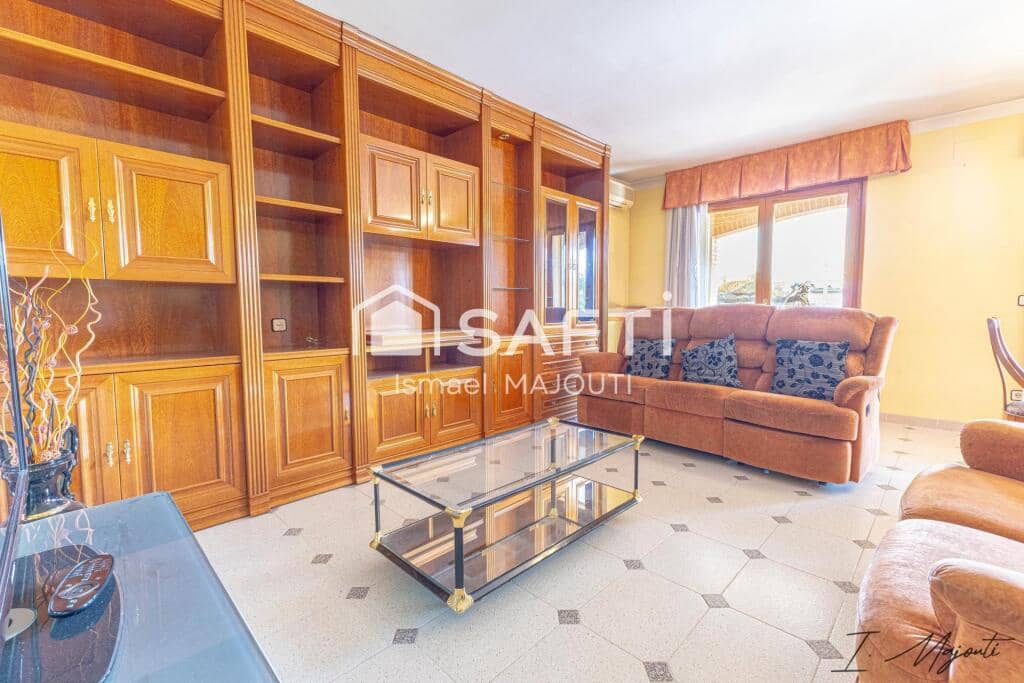 4 soverom Villa til salgs i Sant Julia de Ramis med garasje - € 469 000 (Ref: 9174089)