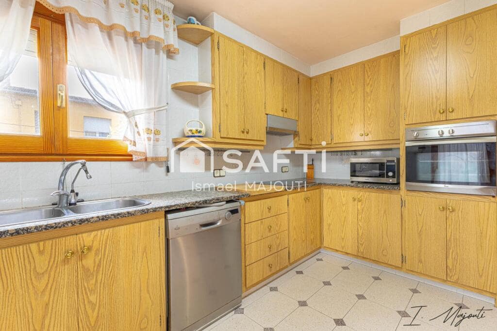 4 soverom Villa til salgs i Sant Julia de Ramis med garasje - € 469 000 (Ref: 9174089)