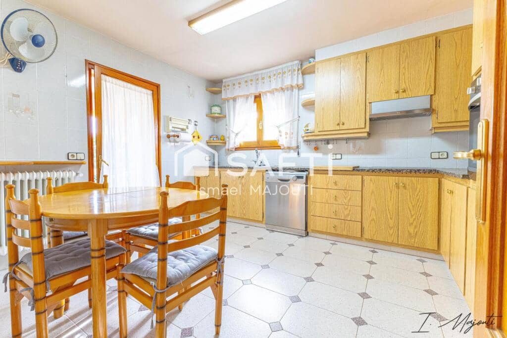 4 soverom Villa til salgs i Sant Julia de Ramis med garasje - € 469 000 (Ref: 9174089)