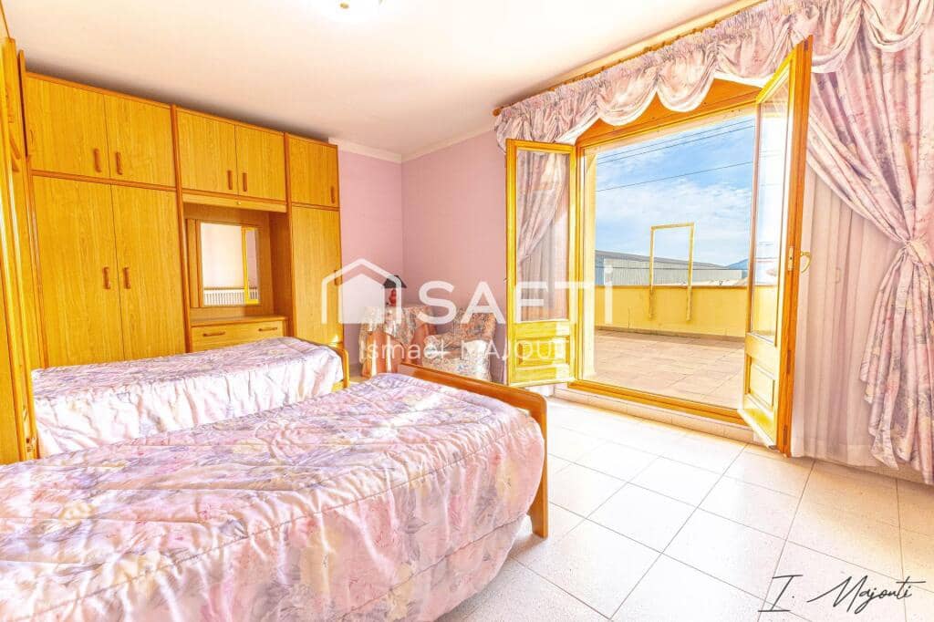 4 soverom Villa til salgs i Sant Julia de Ramis med garasje - € 469 000 (Ref: 9174089)