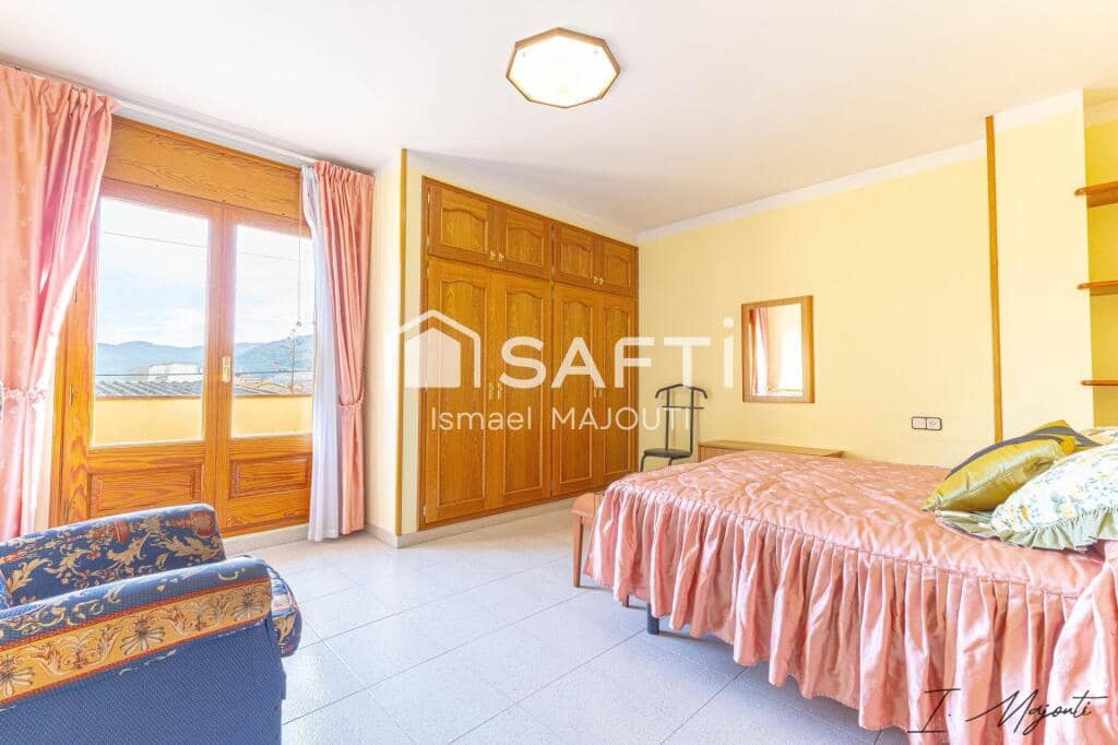 4 soverom Villa til salgs i Sant Julia de Ramis med garasje - € 469 000 (Ref: 9174089)