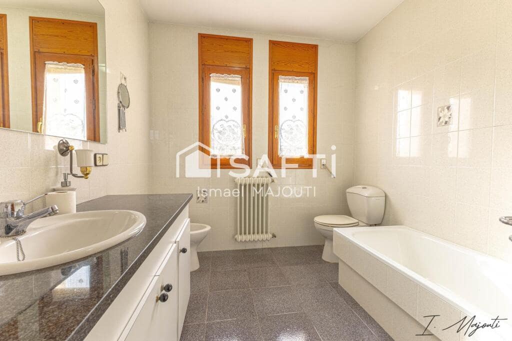 4 soverom Villa til salgs i Sant Julia de Ramis med garasje - € 469 000 (Ref: 9174089)