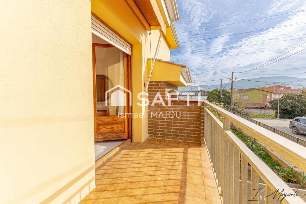 4 soverom Villa til salgs i Sant Julia de Ramis med garasje - € 469 000 (Ref: 9174089)