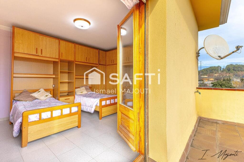 4 soverom Villa til salgs i Sant Julia de Ramis med garasje - € 469 000 (Ref: 9174089)