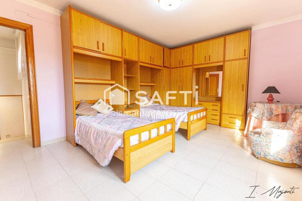 4 soverom Villa til salgs i Sant Julia de Ramis med garasje - € 469 000 (Ref: 9174089)