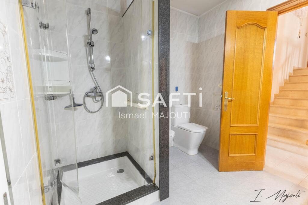 4 soverom Villa til salgs i Sant Julia de Ramis med garasje - € 469 000 (Ref: 9174089)