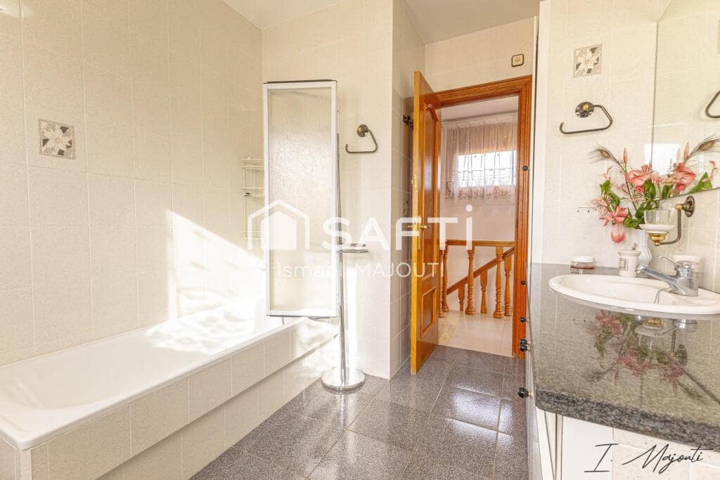 4 soverom Villa til salgs i Sant Julia de Ramis med garasje - € 469 000 (Ref: 9174089)