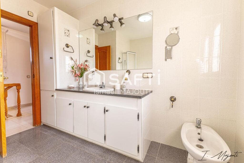 4 soverom Villa til salgs i Sant Julia de Ramis med garasje - € 469 000 (Ref: 9174089)