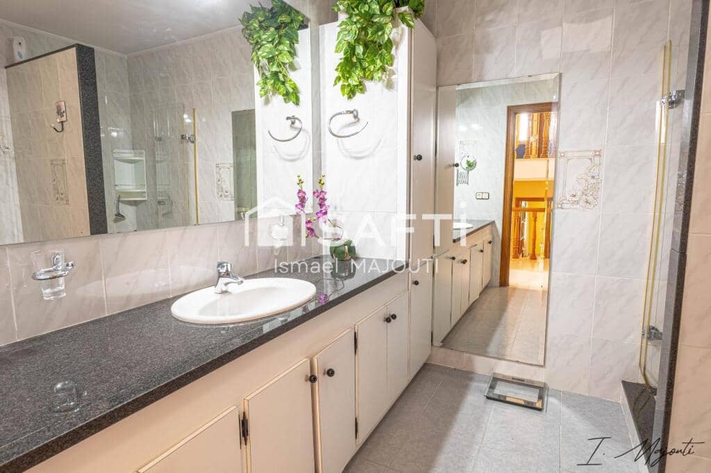 4 soverom Villa til salgs i Sant Julia de Ramis med garasje - € 469 000 (Ref: 9174089)