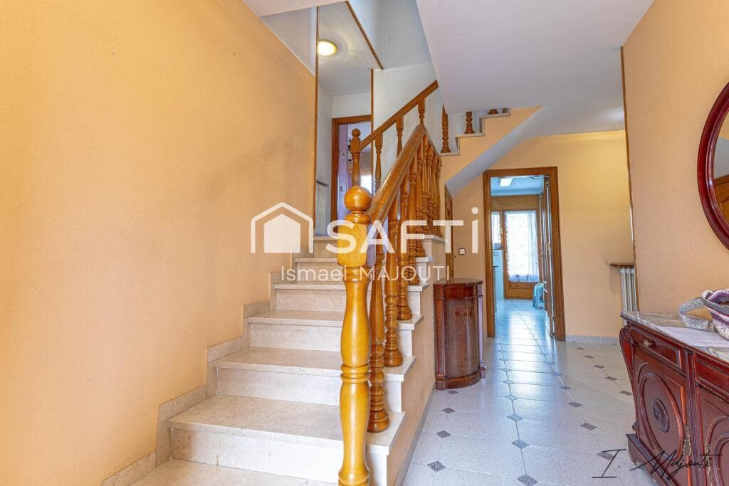 4 soverom Villa til salgs i Sant Julia de Ramis med garasje - € 469 000 (Ref: 9174089)