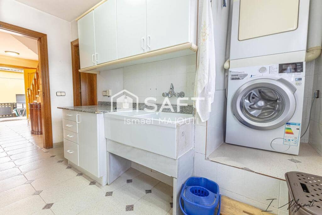 4 soverom Villa til salgs i Sant Julia de Ramis med garasje - € 469 000 (Ref: 9174089)