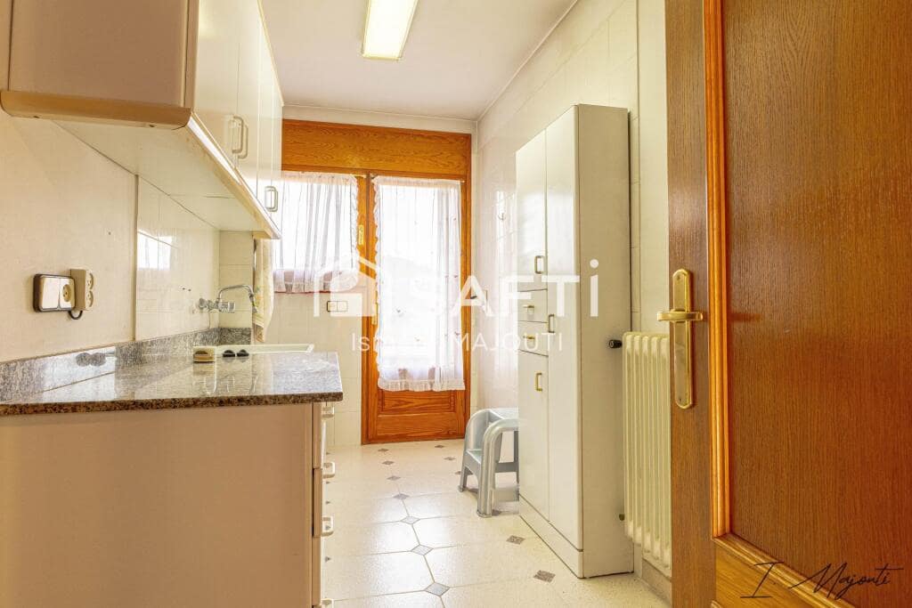 4 soverom Villa til salgs i Sant Julia de Ramis med garasje - € 469 000 (Ref: 9174089)