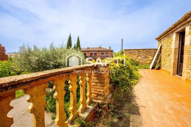 8 bedroom Villa for sale in La Bisbal d'Empordà with garage - € 630,000 (Ref: 9174091)