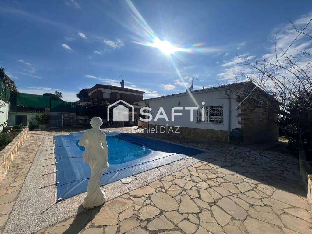 4 soveværelse Villa til salg i Lloret de Mar med swimmingpool garage - € 440.000 (Ref: 9174119)