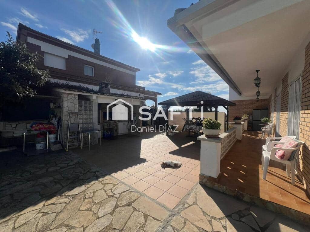 4 soveværelse Villa til salg i Lloret de Mar med swimmingpool garage - € 440.000 (Ref: 9174119)