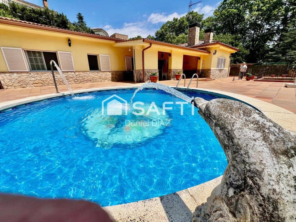 6 soveværelse Finca/Landehus til salg i Macanet de la Selva med swimmingpool garage - € 360.000 (Ref: 9174123)