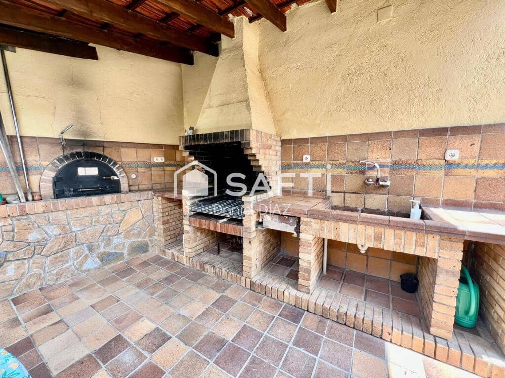 6 soveværelse Finca/Landehus til salg i Macanet de la Selva med swimmingpool garage - € 360.000 (Ref: 9174123)