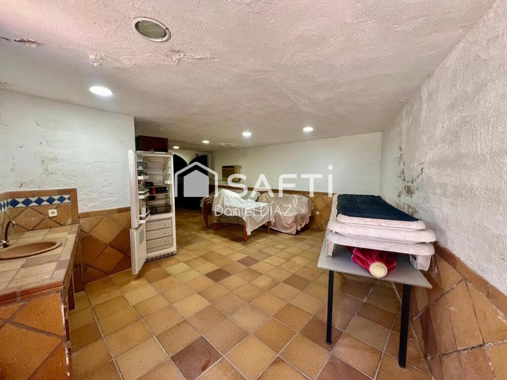 6 soveværelse Finca/Landehus til salg i Macanet de la Selva med swimmingpool garage - € 360.000 (Ref: 9174123)