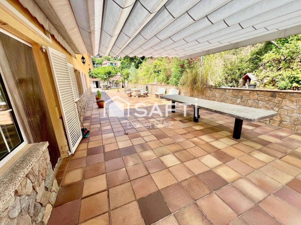 6 soveværelse Finca/Landehus til salg i Macanet de la Selva med swimmingpool garage - € 360.000 (Ref: 9174123)