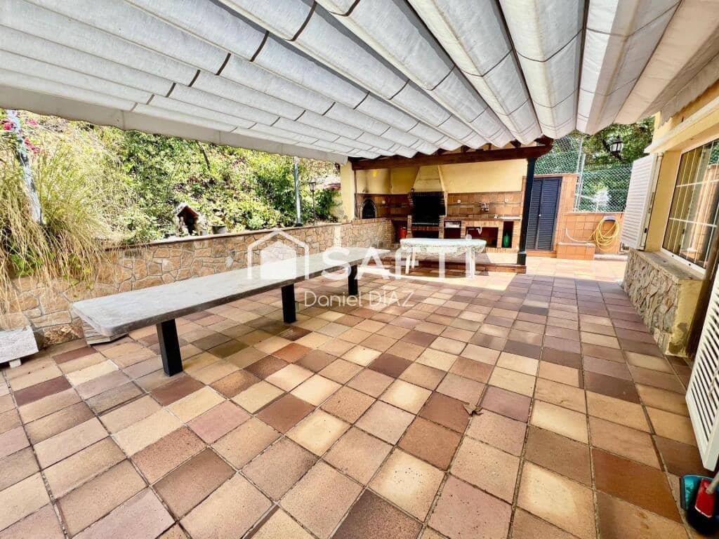 6 soveværelse Finca/Landehus til salg i Macanet de la Selva med swimmingpool garage - € 360.000 (Ref: 9174123)